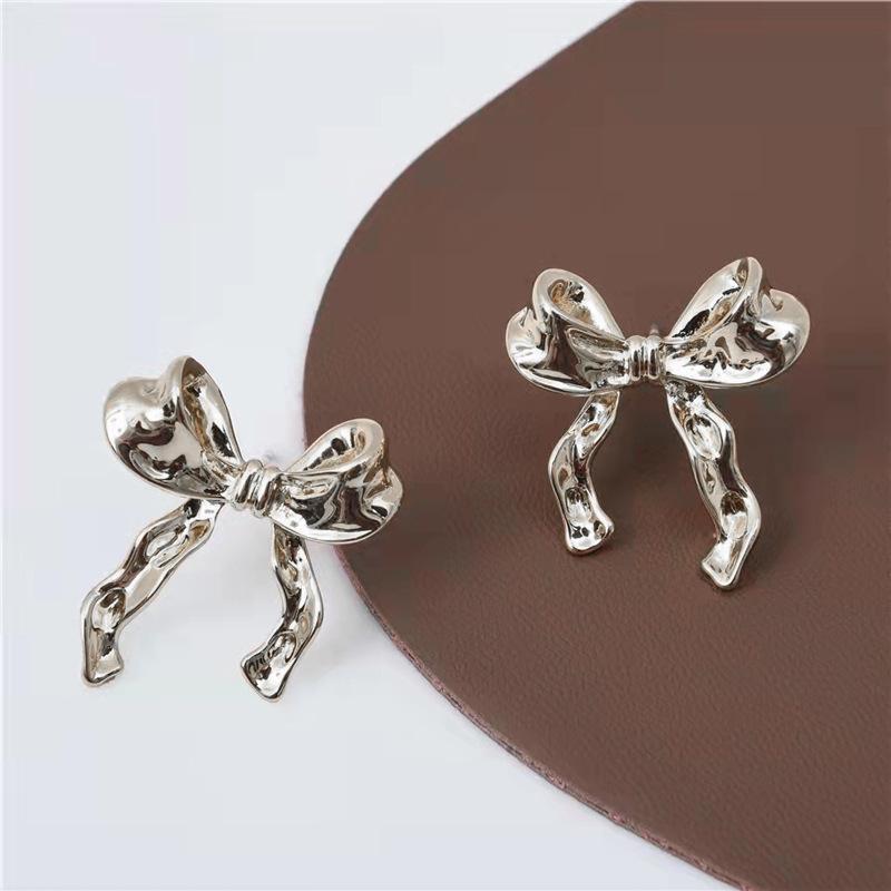 Fashionable And Versatile Bow Earrings